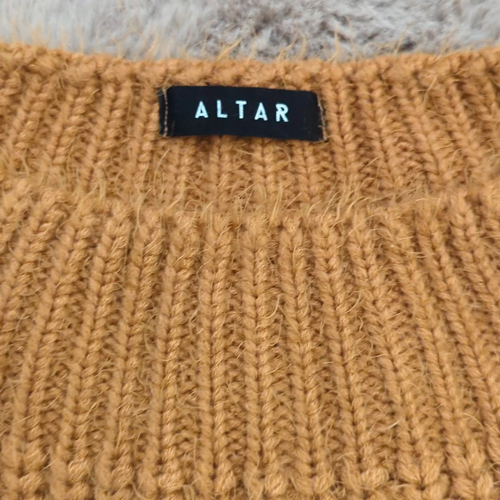 Fuzzy sweater - Picture 2 of 3